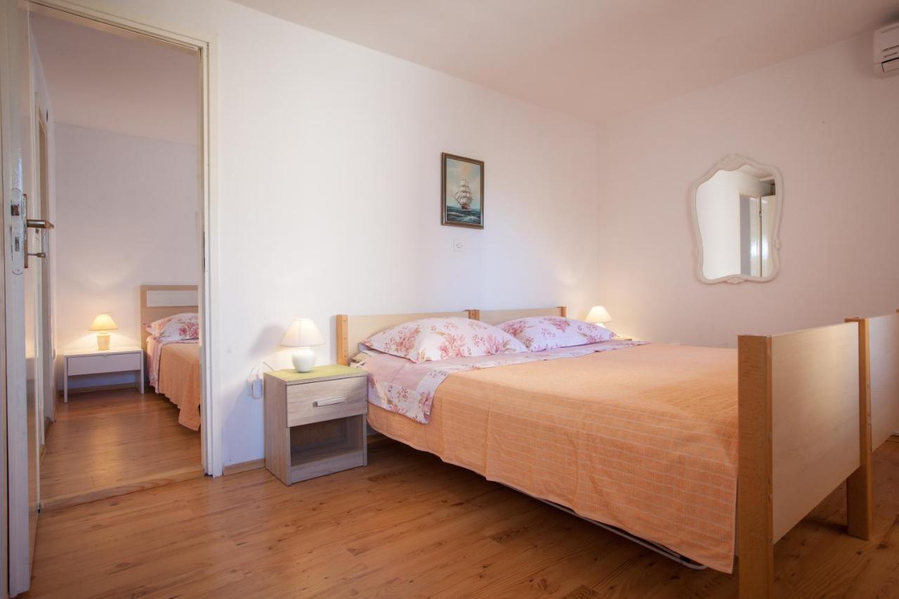 Apartments Jelka Промайна Екстер'єр фото